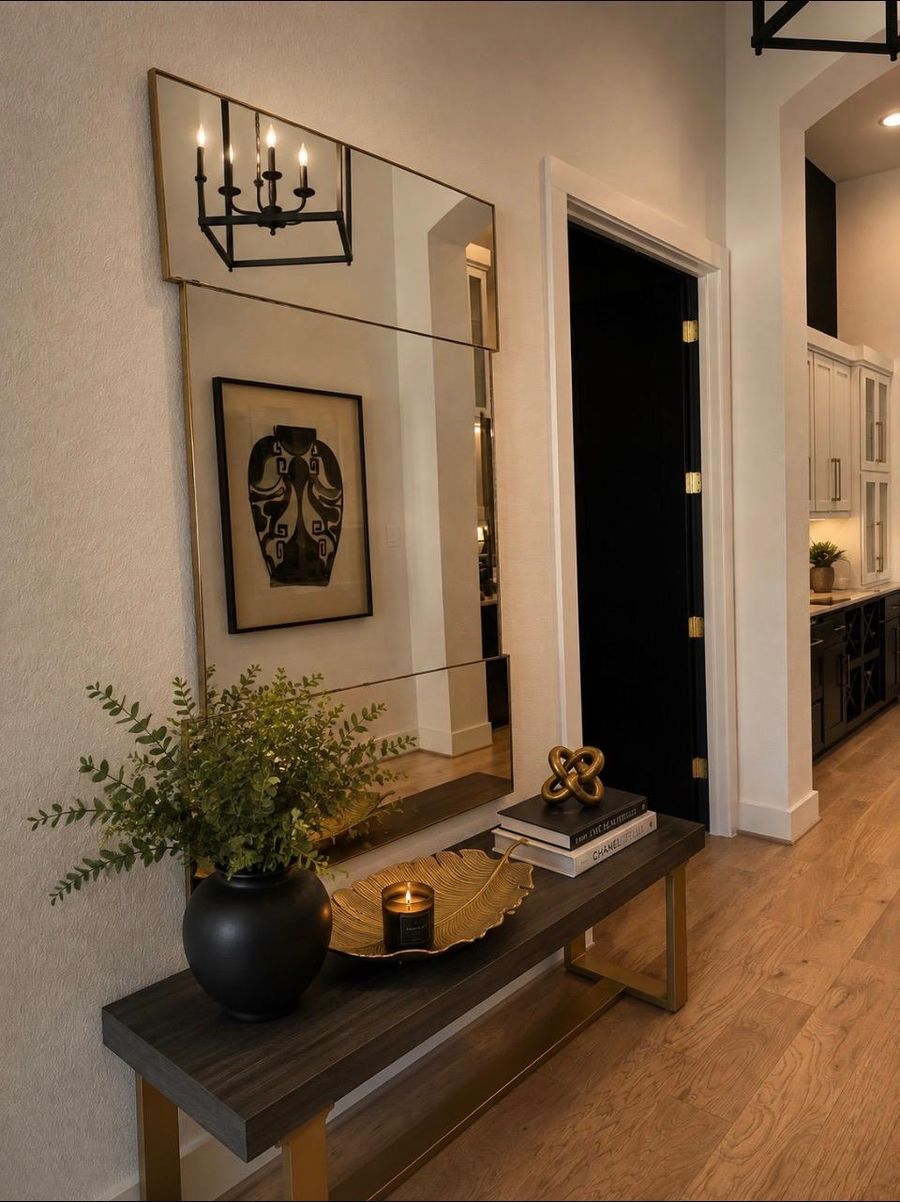 The Entry Console — detail interior design by Simoni Santamarina Studio